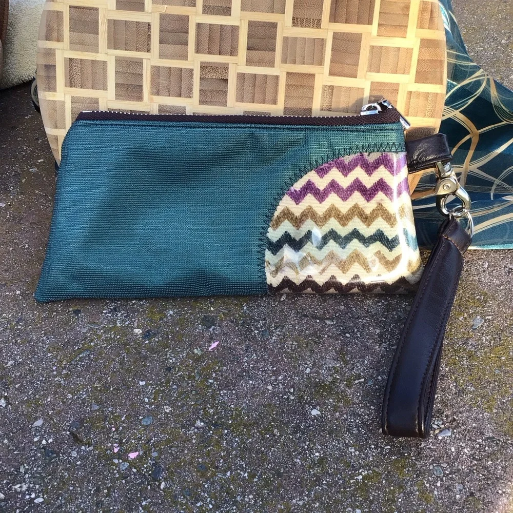 Ellu by Leslie Pozen Teal & Multicolored Coated Canvas Wristlet